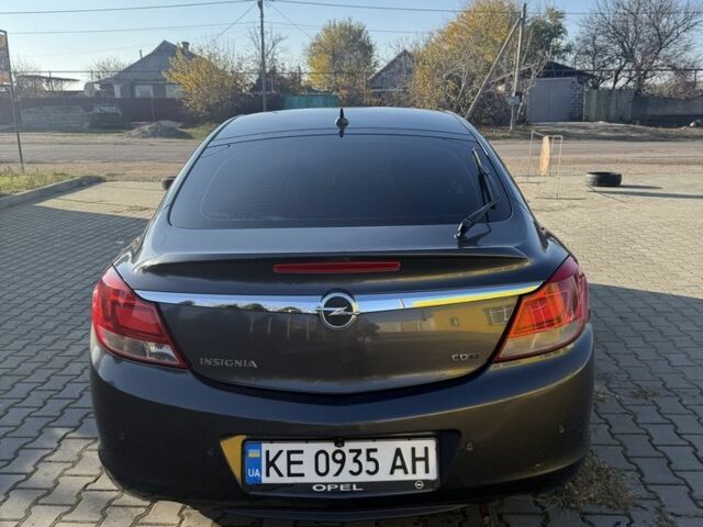 Серый Опель Инсигния, объемом двигателя 2 л и пробегом 263 тыс. км за 7300 $, фото 4 на Automoto.ua