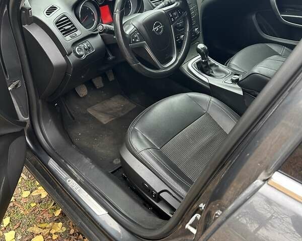 Серый Опель Инсигния, объемом двигателя 2 л и пробегом 246 тыс. км за 7500 $, фото 4 на Automoto.ua