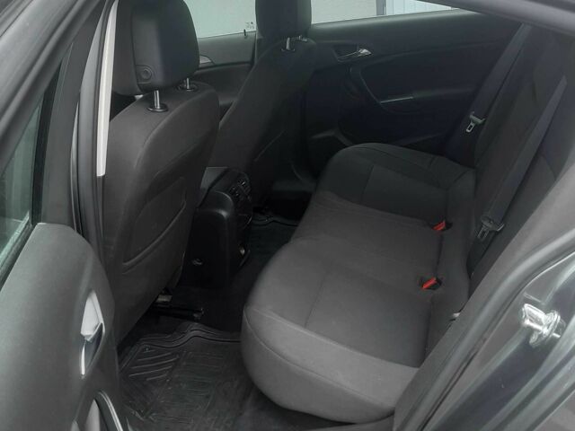 Опель Инсигния 2012 в Хусте на Automoto.ua Серый Опель Инсигния, объемом двигателя 2 л и пробегом 247 тыс. км за 7300 $, фото 18 на Automoto.ua