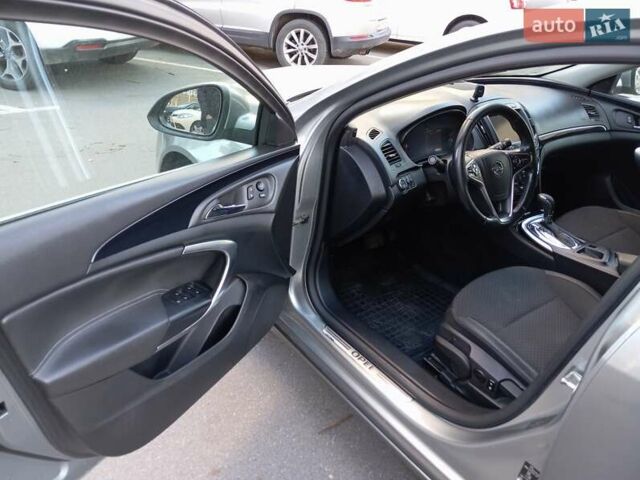 Серый Опель Инсигния, объемом двигателя 2 л и пробегом 234 тыс. км за 10000 $, фото 3 на Automoto.ua