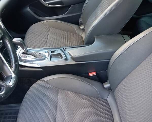 Серый Опель Инсигния, объемом двигателя 2 л и пробегом 234 тыс. км за 10000 $, фото 7 на Automoto.ua