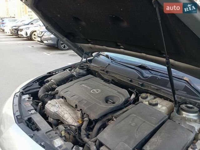 Серый Опель Инсигния, объемом двигателя 2 л и пробегом 234 тыс. км за 10000 $, фото 8 на Automoto.ua