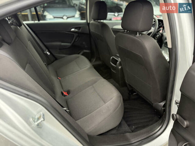 Серый Опель Инсигния, объемом двигателя 1.8 л и пробегом 194 тыс. км за 9999 $, фото 18 на Automoto.ua