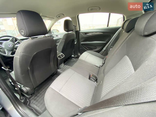 Сірий Опель Інсігнія, об'ємом двигуна 1.6 л та пробігом 138 тис. км за 13700 $, фото 7 на Automoto.ua