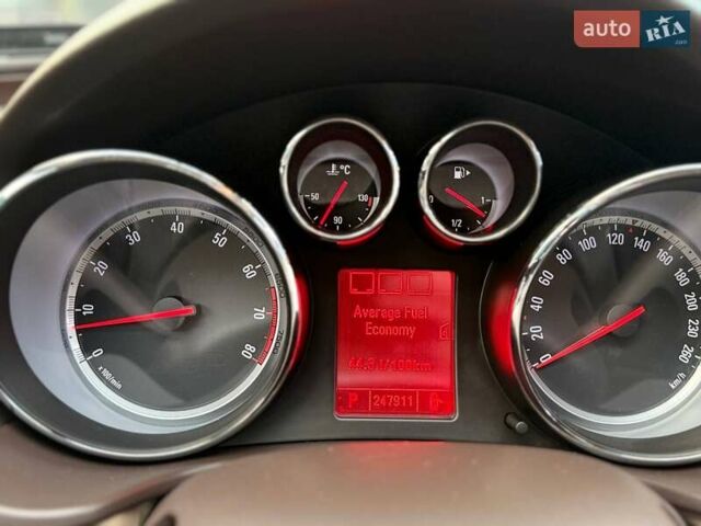 Синій Опель Інсігнія, об'ємом двигуна 2.8 л та пробігом 247 тис. км за 7900 $, фото 22 на Automoto.ua