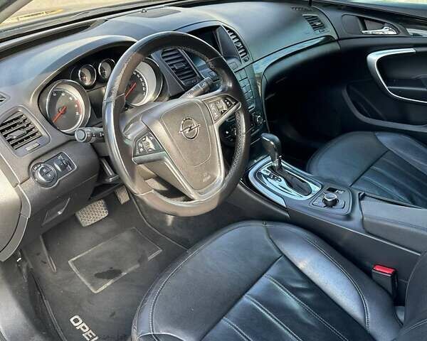 Синий Опель Инсигния, объемом двигателя 2 л и пробегом 170 тыс. км за 9300 $, фото 6 на Automoto.ua