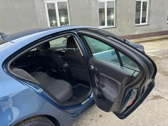 Синий Опель Инсигния, объемом двигателя 1.4 л и пробегом 144 тыс. км за 11500 $, фото 6 на Automoto.ua