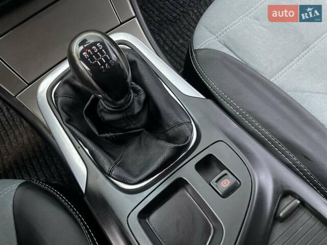 Синий Опель Инсигния, объемом двигателя 1.96 л и пробегом 289 тыс. км за 6594 $, фото 8 на Automoto.ua