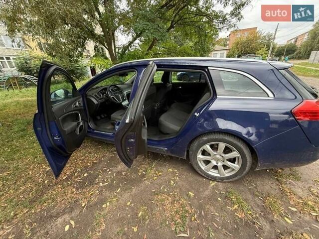 Синій Опель Інсігнія, об'ємом двигуна 2 л та пробігом 241 тис. км за 7100 $, фото 2 на Automoto.ua