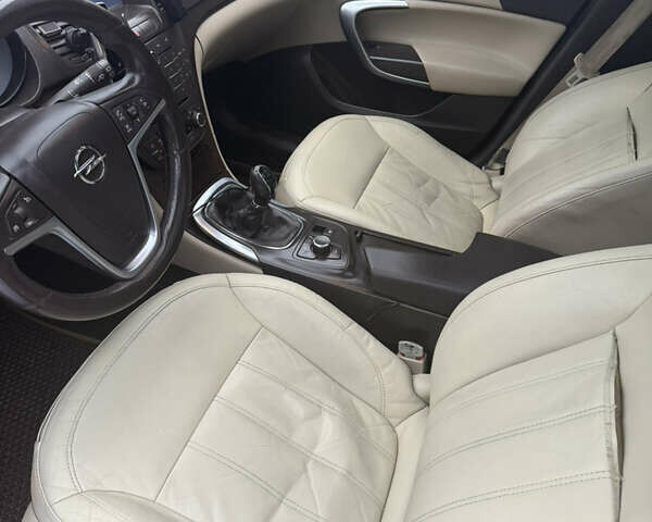 Синий Опель Инсигния, объемом двигателя 2 л и пробегом 256 тыс. км за 7800 $, фото 6 на Automoto.ua