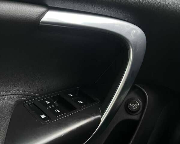 Синий Опель Инсигния, объемом двигателя 1.6 л и пробегом 250 тыс. км за 6999 $, фото 17 на Automoto.ua