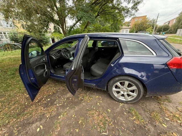 Синій Опель Інсігнія, об'ємом двигуна 2 л та пробігом 241 тис. км за 7100 $, фото 3 на Automoto.ua