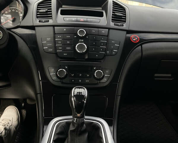 Синий Опель Инсигния, объемом двигателя 1.6 л и пробегом 253 тыс. км за 7200 $, фото 8 на Automoto.ua