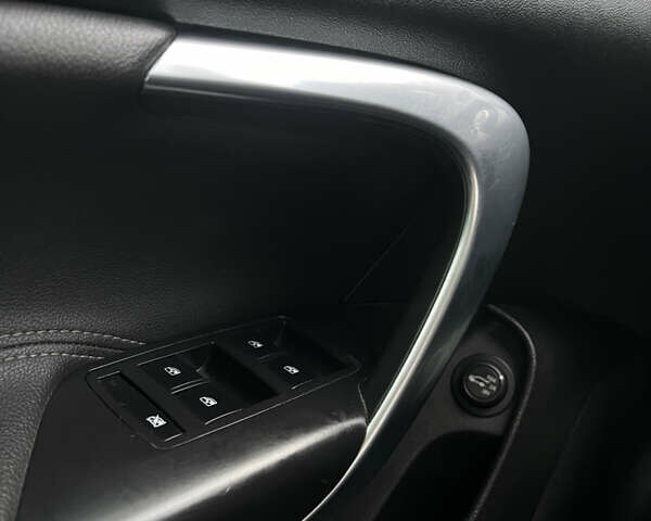 Синий Опель Инсигния, объемом двигателя 1.6 л и пробегом 253 тыс. км за 7200 $, фото 11 на Automoto.ua