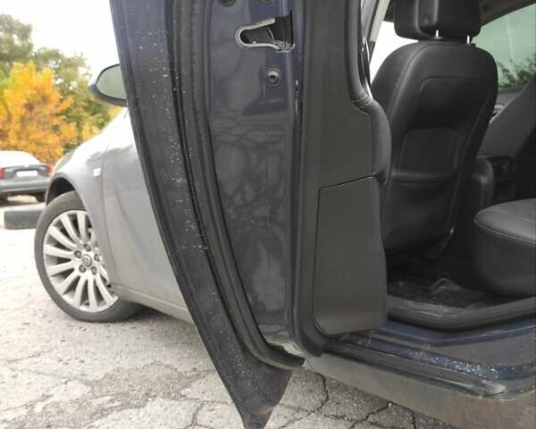 Синій Опель Інсігнія, об'ємом двигуна 1.96 л та пробігом 281 тис. км за 5600 $, фото 24 на Automoto.ua