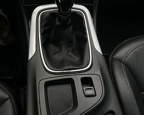 Синий Опель Инсигния, объемом двигателя 1.6 л и пробегом 253 тыс. км за 7200 $, фото 14 на Automoto.ua