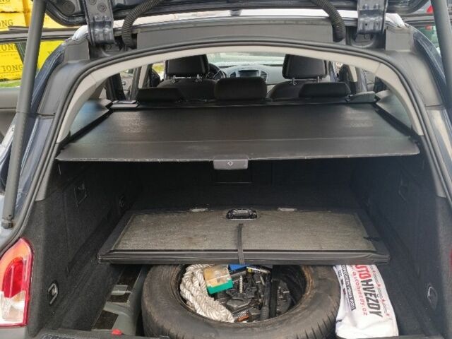 Синий Опель Инсигния, объемом двигателя 0 л и пробегом 250 тыс. км за 5000 $, фото 5 на Automoto.ua