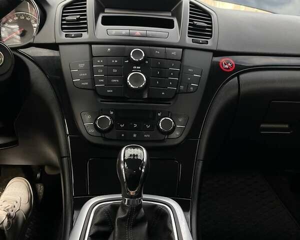 Синий Опель Инсигния, объемом двигателя 1.6 л и пробегом 250 тыс. км за 6999 $, фото 10 на Automoto.ua