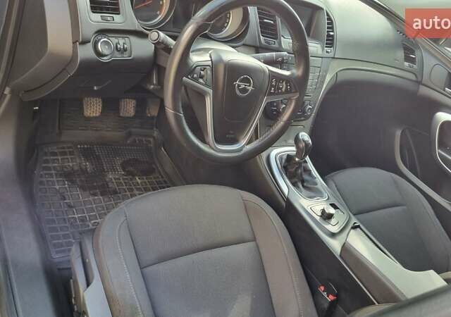 Синий Опель Инсигния, объемом двигателя 1.96 л и пробегом 319 тыс. км за 5600 $, фото 4 на Automoto.ua