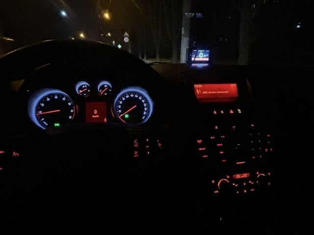 Синий Опель Инсигния, объемом двигателя 1.6 л и пробегом 246 тыс. км за 7900 $, фото 5 на Automoto.ua