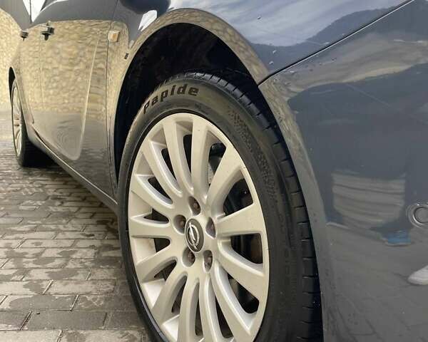 Синий Опель Инсигния, объемом двигателя 1.6 л и пробегом 250 тыс. км за 6999 $, фото 4 на Automoto.ua