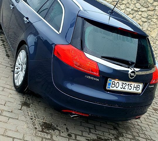 Синий Опель Инсигния, объемом двигателя 1.6 л и пробегом 253 тыс. км за 7100 $, фото 4 на Automoto.ua