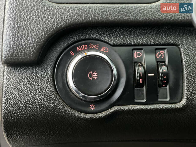 Синий Опель Инсигния, объемом двигателя 1.96 л и пробегом 289 тыс. км за 6594 $, фото 7 на Automoto.ua