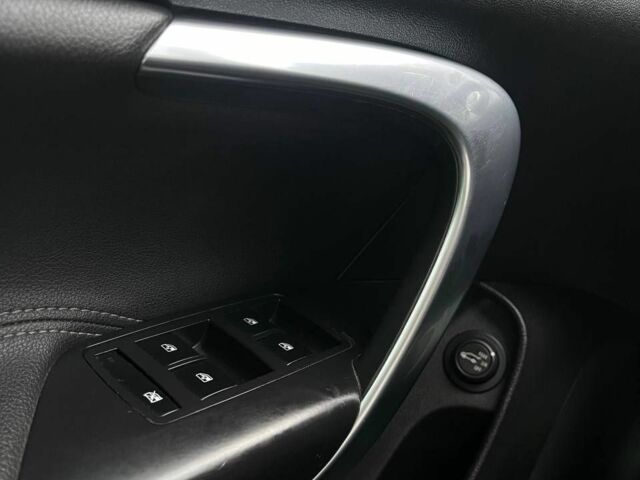 Синій Опель Інсігнія, об'ємом двигуна 1.6 л та пробігом 255 тис. км за 6900 $, фото 11 на Automoto.ua