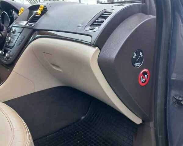 Синий Опель Инсигния, объемом двигателя 1.96 л и пробегом 278 тыс. км за 8200 $, фото 13 на Automoto.ua