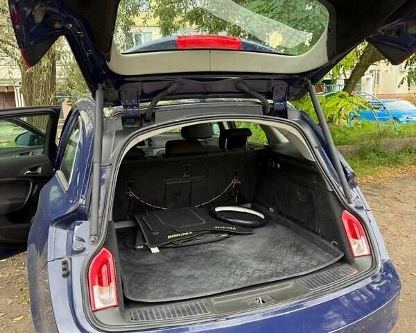 Синій Опель Інсігнія, об'ємом двигуна 2 л та пробігом 241 тис. км за 7100 $, фото 3 на Automoto.ua