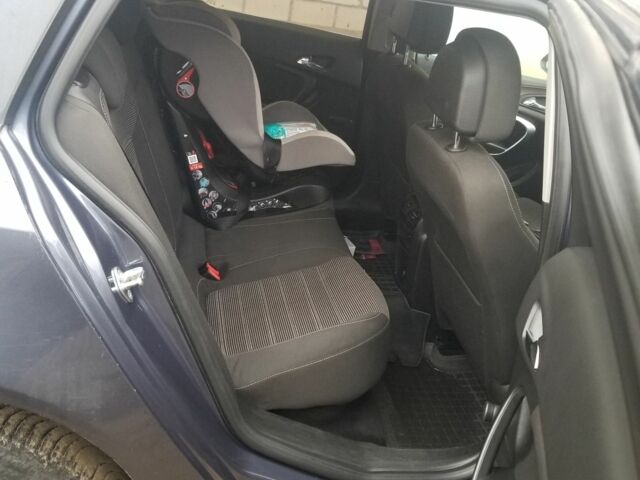 Синий Опель Инсигния, объемом двигателя 2 л и пробегом 376 тыс. км за 6500 $, фото 3 на Automoto.ua