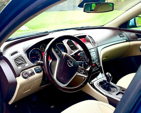 Синий Опель Инсигния, объемом двигателя 2 л и пробегом 260 тыс. км за 6800 $, фото 6 на Automoto.ua