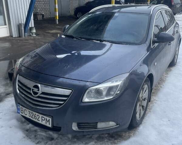 Синий Опель Инсигния, объемом двигателя 2 л и пробегом 320 тыс. км за 3600 $, фото 1 на Automoto.ua