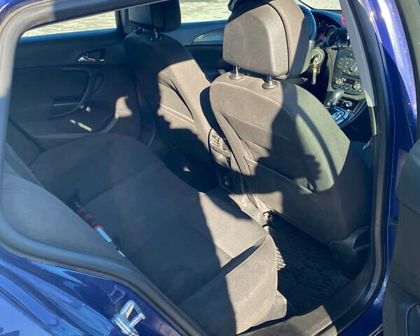 Синій Опель Інсігнія, об'ємом двигуна 1.96 л та пробігом 310 тис. км за 7500 $, фото 14 на Automoto.ua