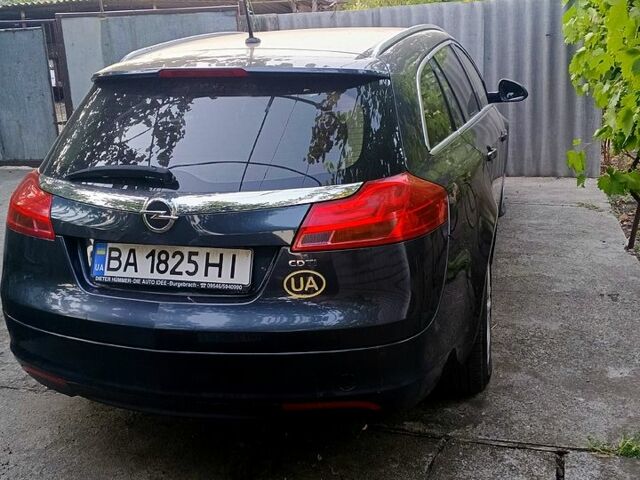 Синий Опель Инсигния, объемом двигателя 2 л и пробегом 230 тыс. км за 5500 $, фото 1 на Automoto.ua