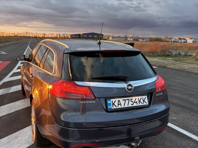Синий Опель Инсигния, объемом двигателя 2 л и пробегом 312 тыс. км за 4700 $, фото 3 на Automoto.ua