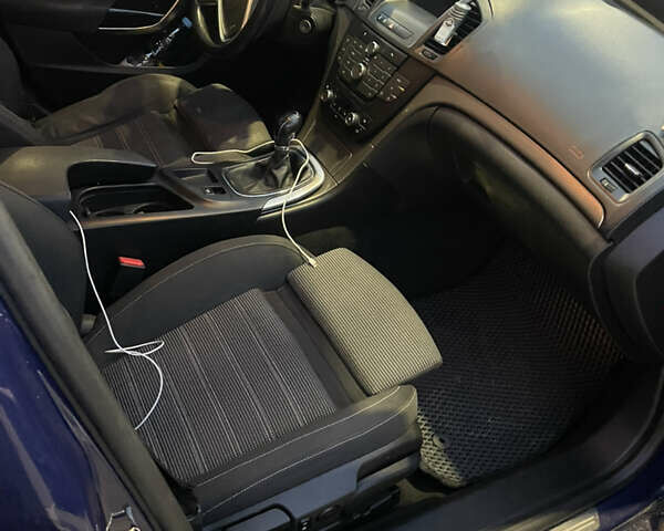 Синий Опель Инсигния, объемом двигателя 1.96 л и пробегом 337 тыс. км за 7000 $, фото 5 на Automoto.ua