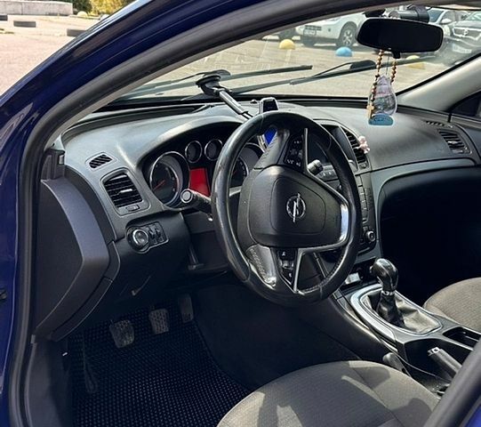 Синій Опель Інсігнія, об'ємом двигуна 2 л та пробігом 253 тис. км за 7500 $, фото 3 на Automoto.ua