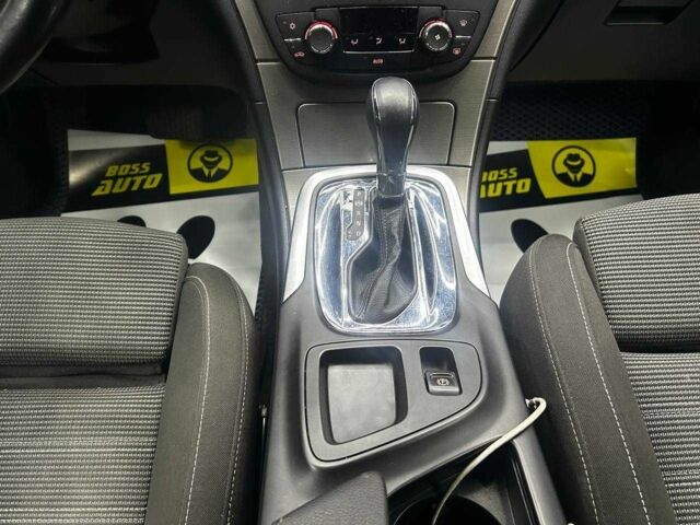 Синий Опель Инсигния, объемом двигателя 2 л и пробегом 211 тыс. км за 8800 $, фото 12 на Automoto.ua