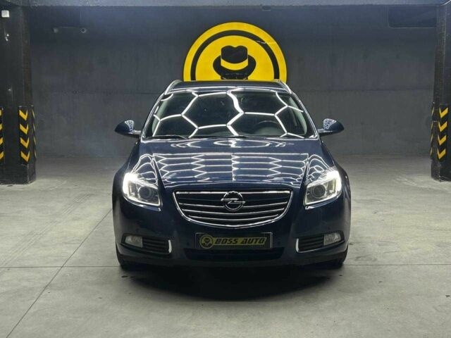 Синий Опель Инсигния, объемом двигателя 2 л и пробегом 211 тыс. км за 8800 $, фото 1 на Automoto.ua