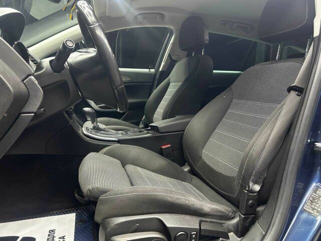 Синий Опель Инсигния, объемом двигателя 2 л и пробегом 211 тыс. км за 8800 $, фото 6 на Automoto.ua