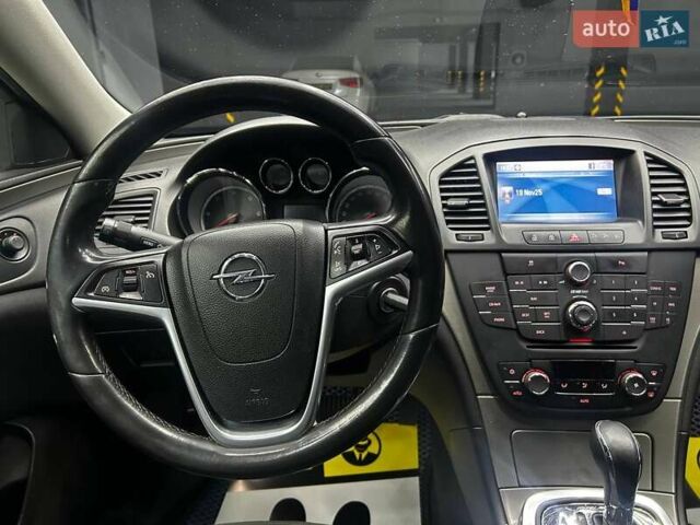 Синий Опель Инсигния, объемом двигателя 2 л и пробегом 211 тыс. км за 8800 $, фото 9 на Automoto.ua