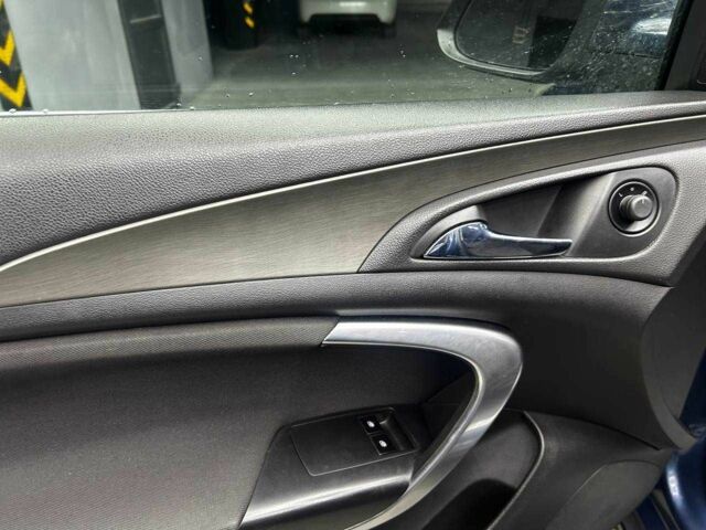 Синий Опель Инсигния, объемом двигателя 2 л и пробегом 211 тыс. км за 8800 $, фото 13 на Automoto.ua