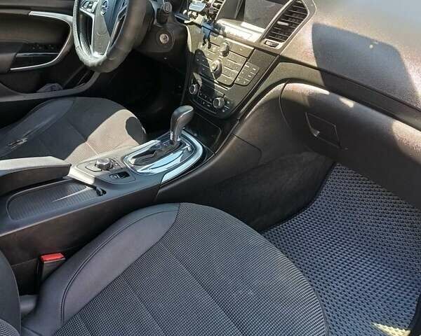 Синий Опель Инсигния, объемом двигателя 2 л и пробегом 201 тыс. км за 9200 $, фото 5 на Automoto.ua