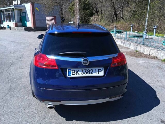 Синий Опель Инсигния, объемом двигателя 2 л и пробегом 201 тыс. км за 9200 $, фото 1 на Automoto.ua