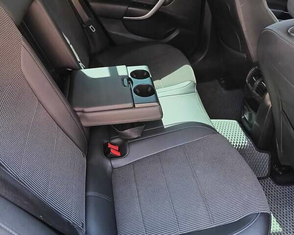 Синий Опель Инсигния, объемом двигателя 2 л и пробегом 201 тыс. км за 9200 $, фото 4 на Automoto.ua