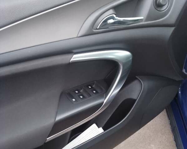 Синий Опель Инсигния, объемом двигателя 2 л и пробегом 249 тыс. км за 8600 $, фото 4 на Automoto.ua