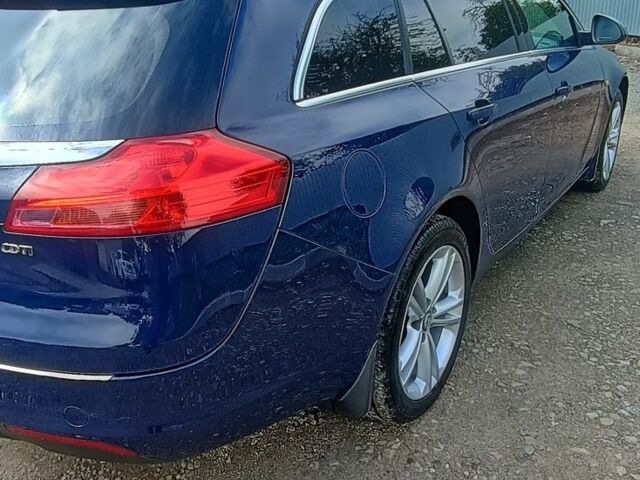 Синий Опель Инсигния, объемом двигателя 2 л и пробегом 220 тыс. км за 8300 $, фото 1 на Automoto.ua