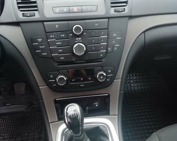 Синий Опель Инсигния, объемом двигателя 2 л и пробегом 249 тыс. км за 8600 $, фото 5 на Automoto.ua