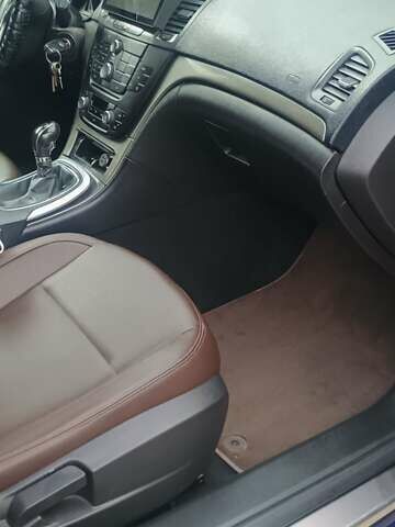 Синий Опель Инсигния, объемом двигателя 2 л и пробегом 220 тыс. км за 8000 $, фото 10 на Automoto.ua